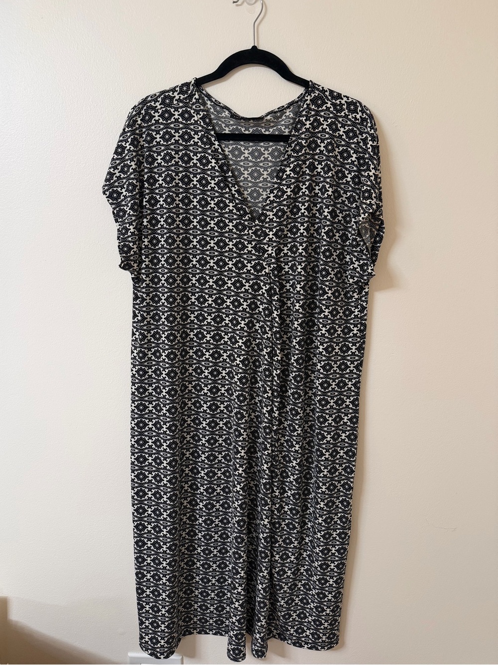 Lane Bryant Black and White Patterned V-Neck Midi Dress